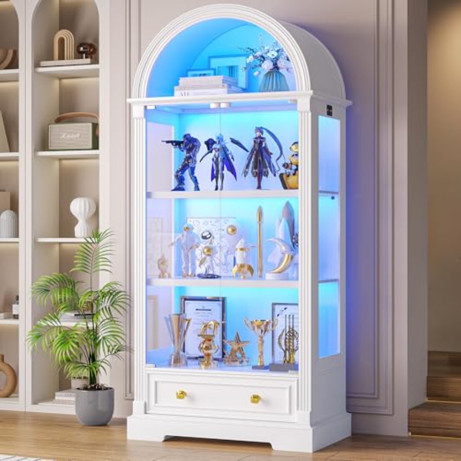 Glass Cabinet Display - リビングルーム用アーチ型ディスプレイキャビネット、強化ガラス扉、ホワイト仕上げ、人感センサー付きLEDライト、4段のキュリオキャビネット